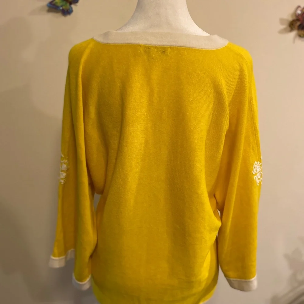 Banana Republic Yellow Knitted Linen V-Neck Top with White Embroidery size Large - Picture 4 of 11
